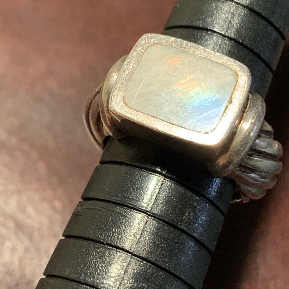 Heavy Sterling Mother of Pearl Ring - Picture 4 of 10